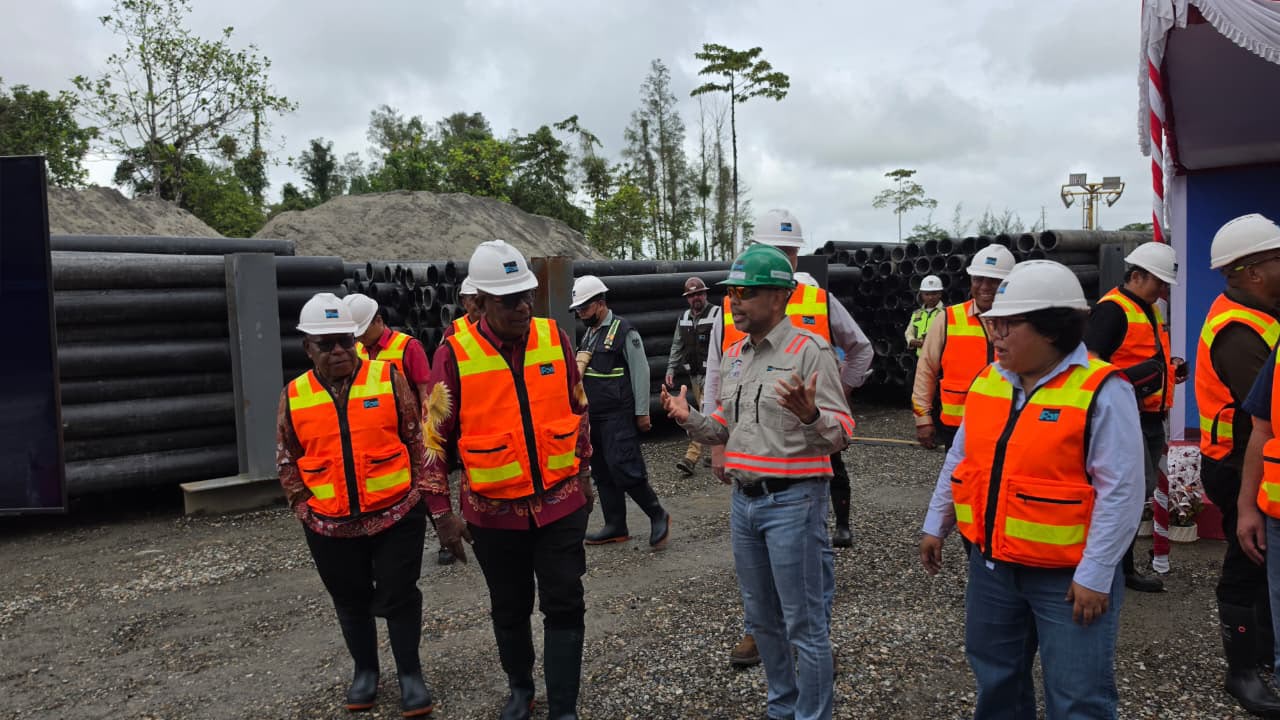 Perluas Akses Air Bersih, PT Freeport Hibahkan 11 Kilometer Pipa ke Pemkab Mimika
