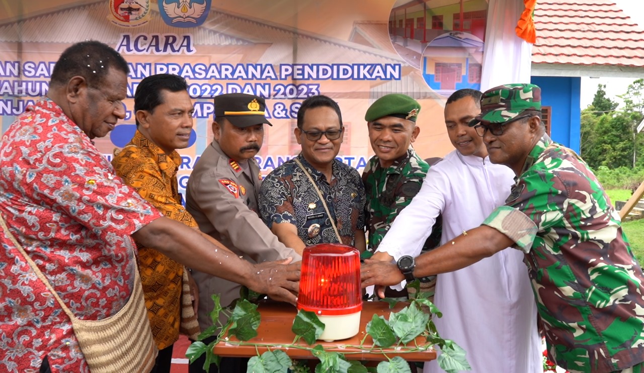 Prioritas Pelayanan Pendidikan Pj. Bupati Mappi Resmikan dan Serahkan Sejumlah Sarpras Pendidikan