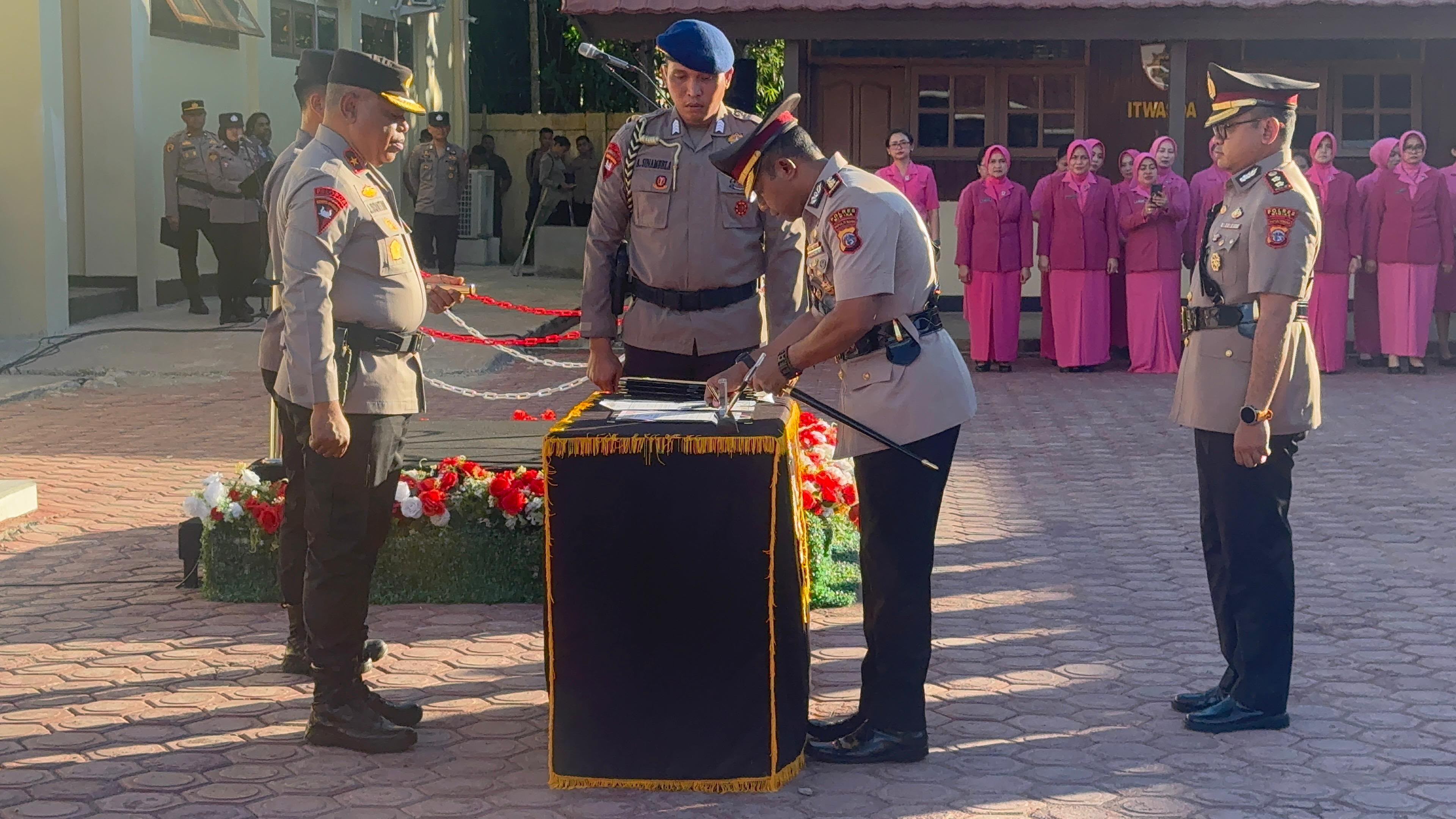 Resmi, AKBP Alredo Rumbiak Jabat Kapolres Mimika