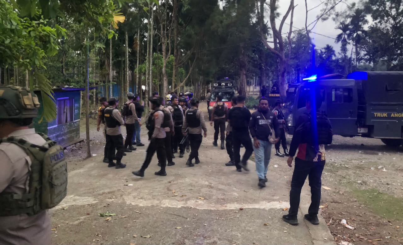 Cegah Konflik, Aparat Gabungan Razia Senjata dan Sita ratusan Panah di Kwamki Narama
