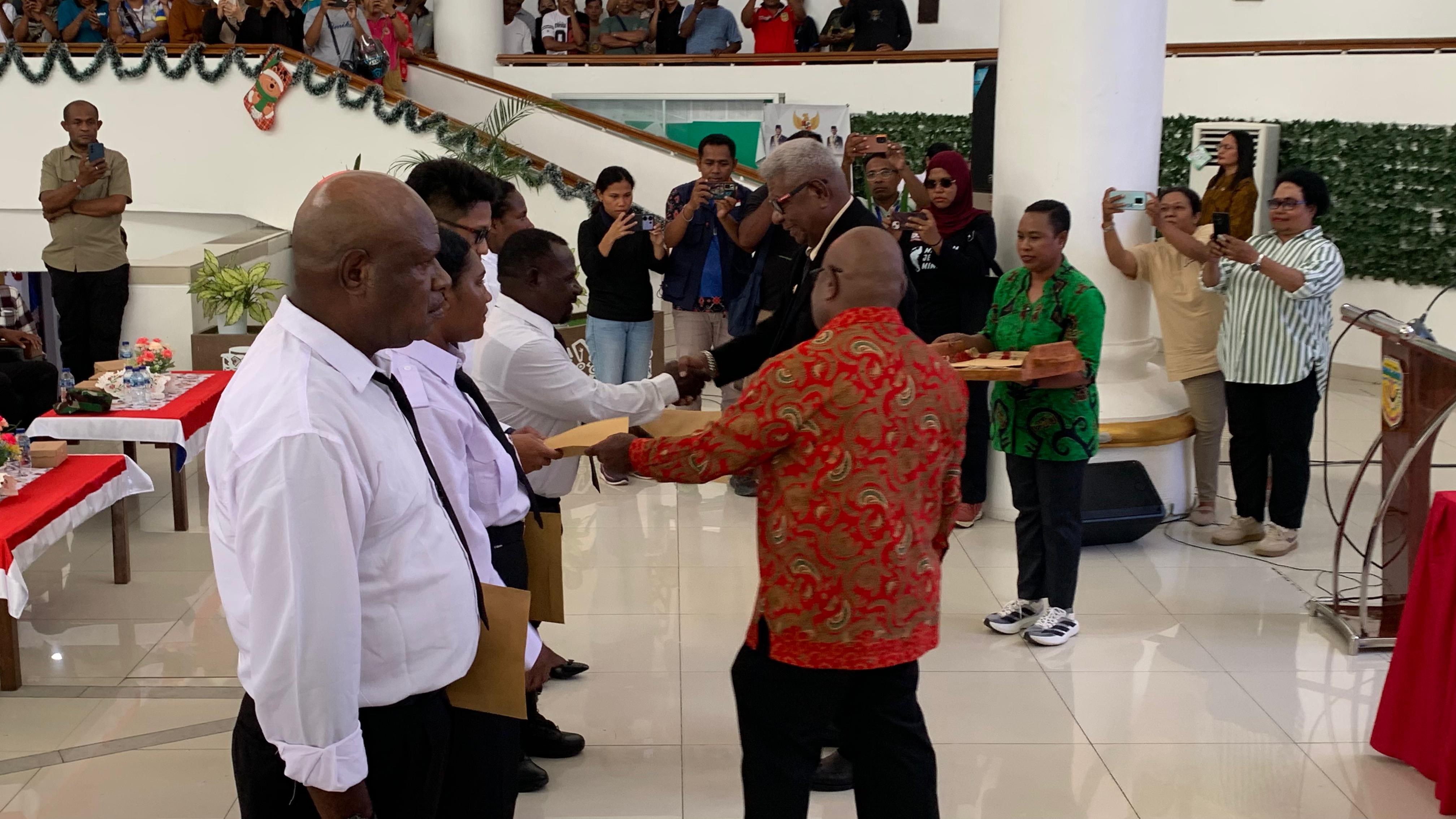 1.243 PPPK di Mimika Terima SK Pengangkatan