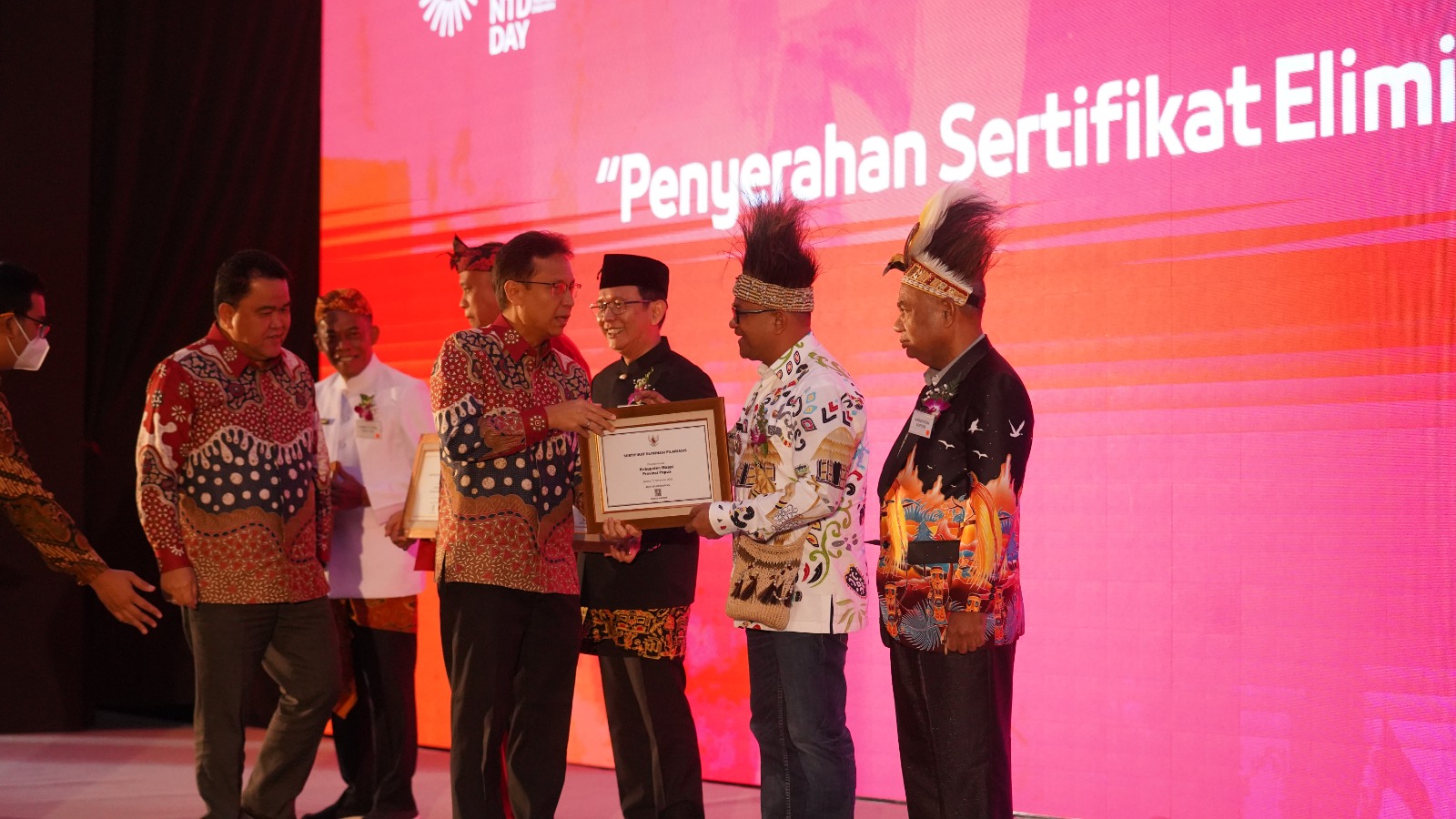 Torehkan Prestasi, Pemkab Mappi Terima Sertifikat Eliminasi Filariasis Oleh Menteri Kesehatan Ri