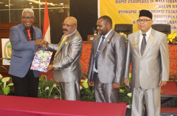  Tujuh Fraksi Dprd Mimika Menyetujui 7 Raperda Non Apbd Tahun 2022