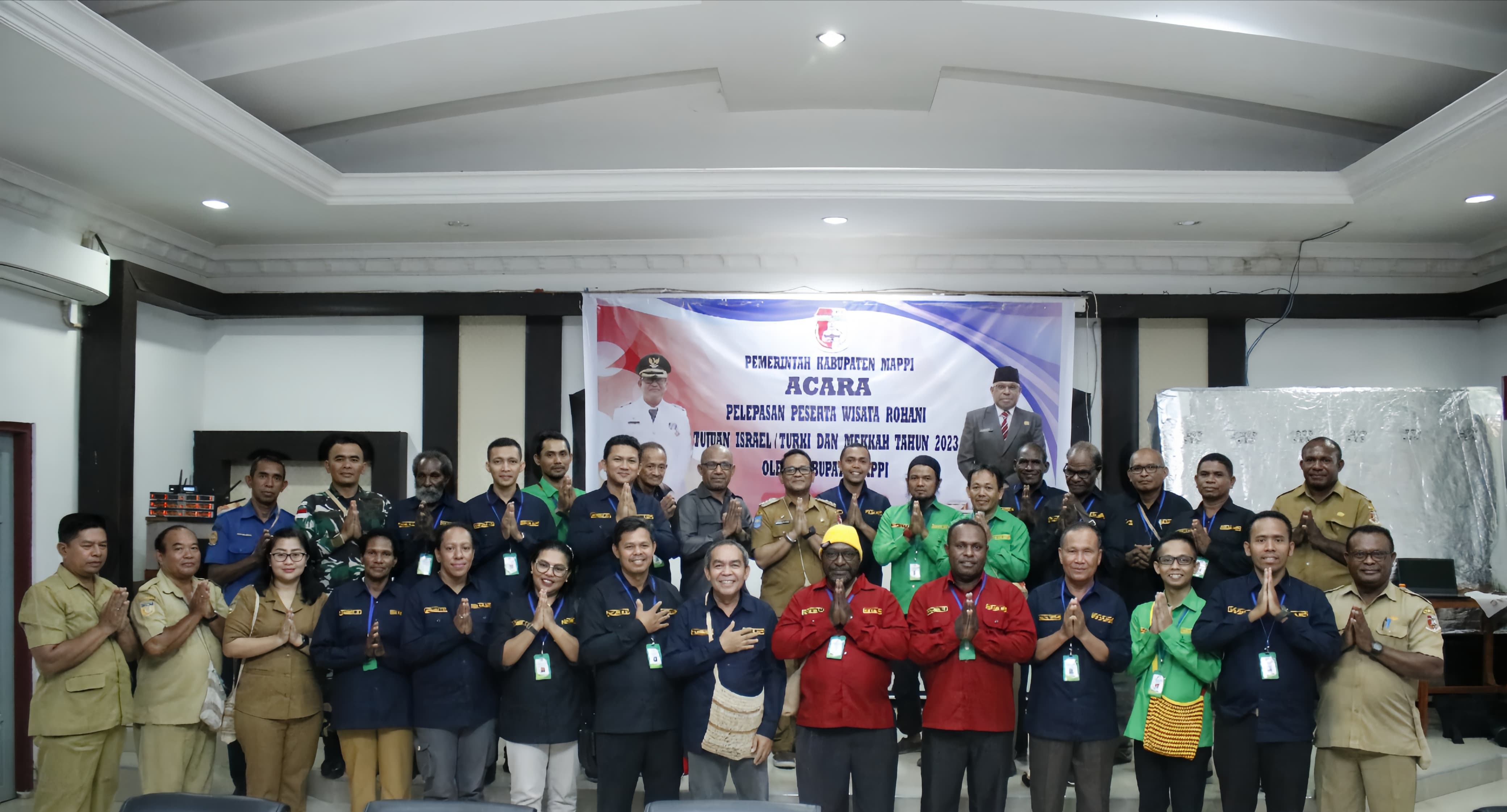 33 Orang Peserta Wisata Rohani Di Lepas Oleh Pj. Bupati Mappi