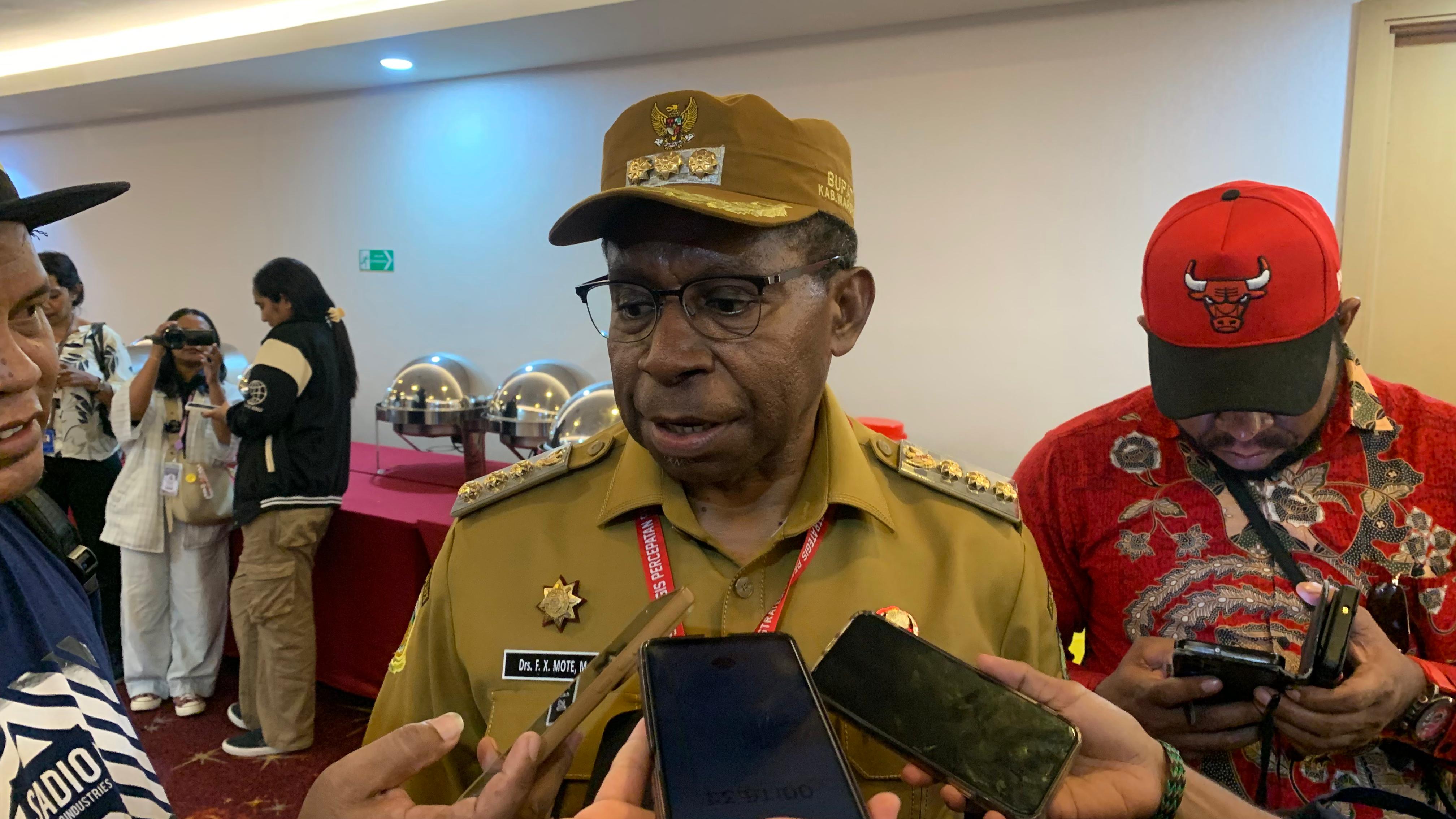 Menjahit Konektivitas, Menghapus Label 3T di Waropen