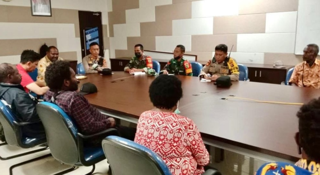 Babinsa Koramil Tembagapura Hadiri Rapat Koordinasi Pembangunan