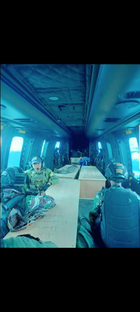 USAI UPACARA PELEPASAN, JENAZAH PRAJURIT TNI DIBERANGKATKAN KE KAMPUNG HALAMAN