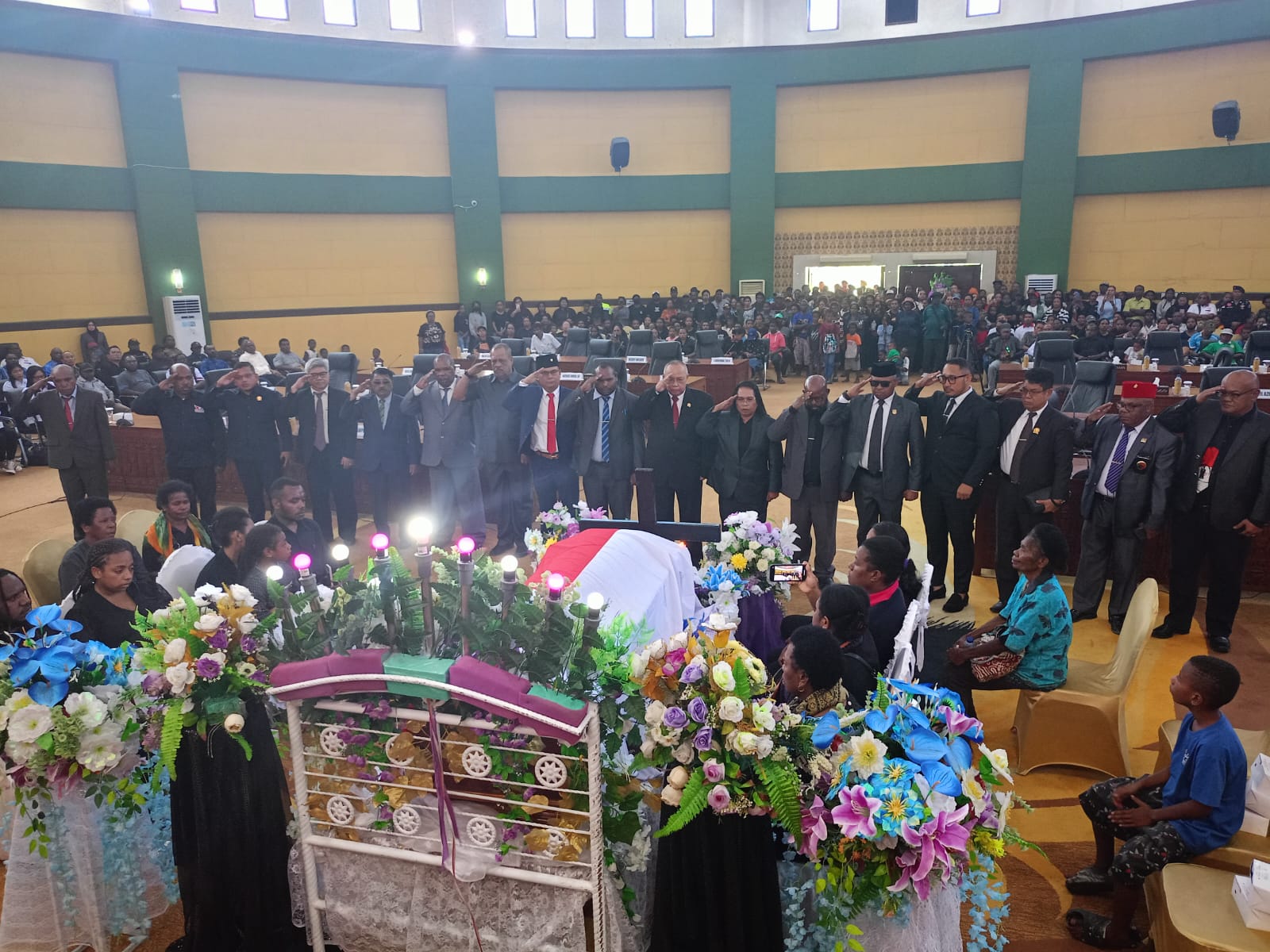 Dewan Alm. Leo Kocu Dilepaskan Secara Paripurna Dprd