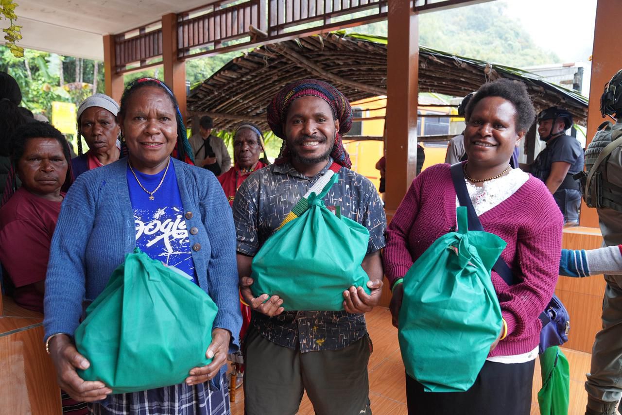 Berbagi Kasih Natal Bersama Masyarakat di Sekitar Wilayah Operasional Freeport