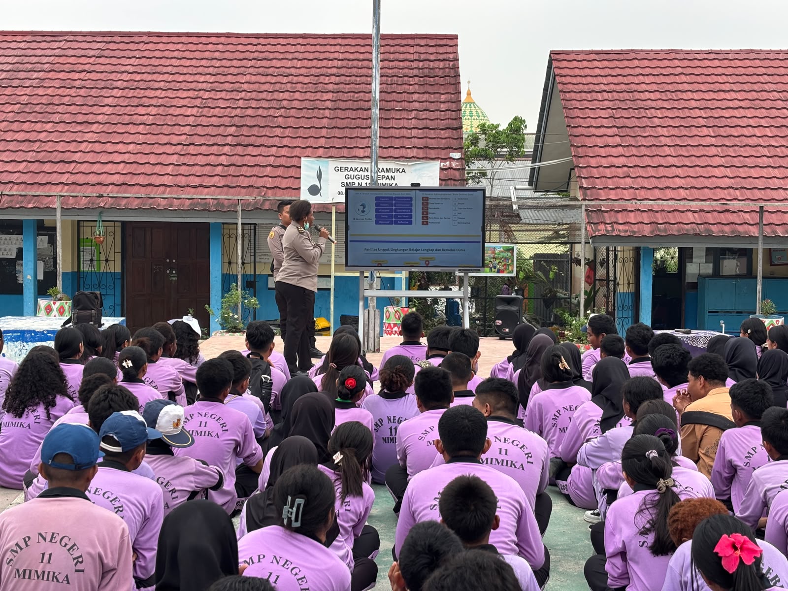 Siswa SMPN 11 Mimika Diberi Informasi Pendaftaran SMA Kemala Taruna Bhayangkara​