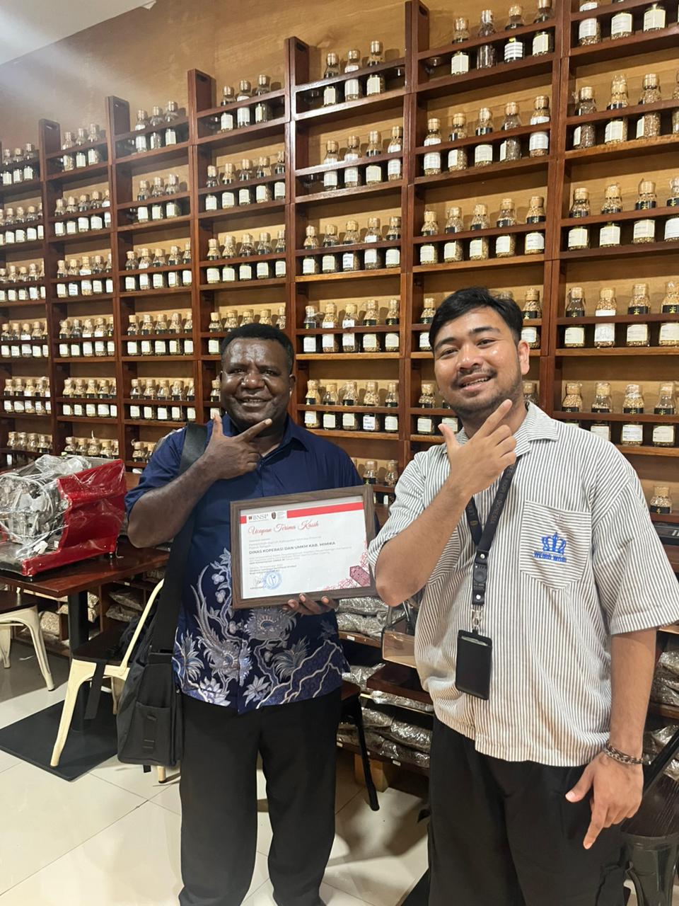 Kepala Dinas Koperasi dan UMKM Raih Penghargaan, Bukti UMKM Mimika Bangkit