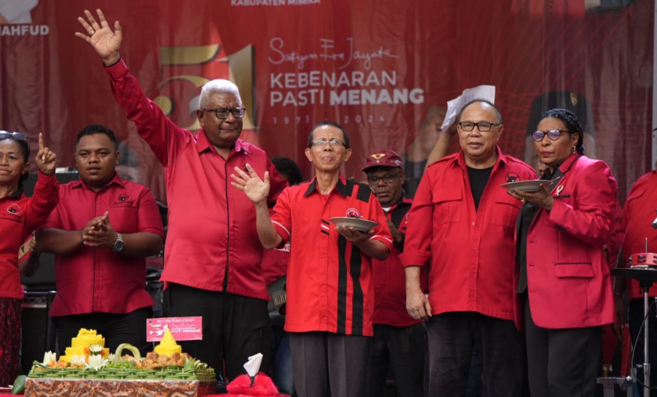 HUT 51 tahun PDIP di Mimika Berlangsung Meriah, Ada Potong Tumpeng dan Hiburan Rakyat dan Makan Bakso Gratis