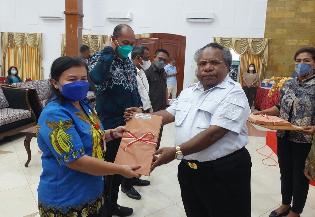 Bupati Mimika Serahkan Dpa, Kepala Opd Diminta Segera Lelang Proyek