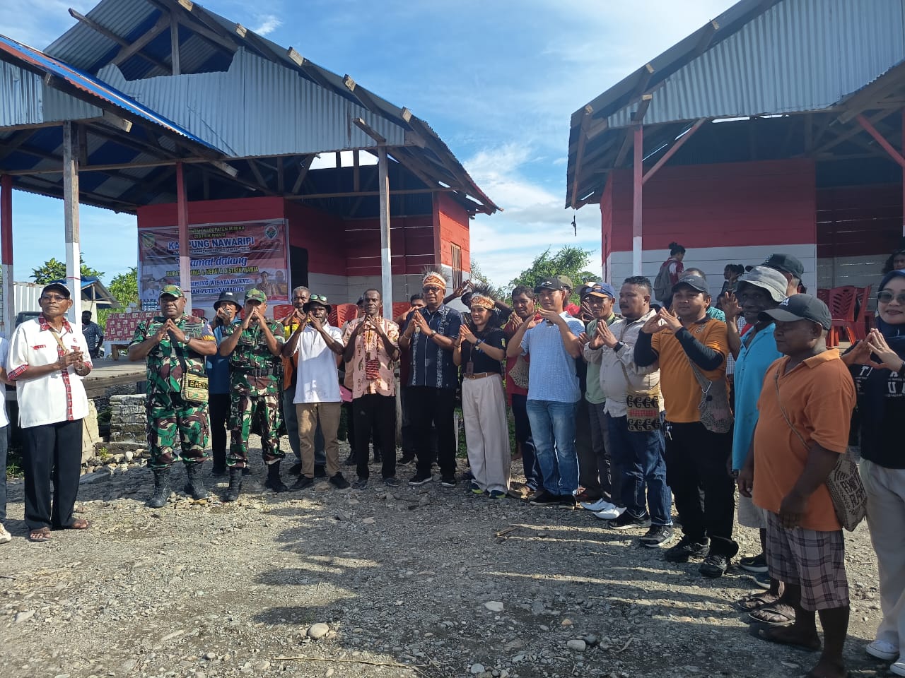 Bupati Resmikan Empat Unit Rumah Untuk Masyarakat Di Kampung Wisata Paieve Merah Putih