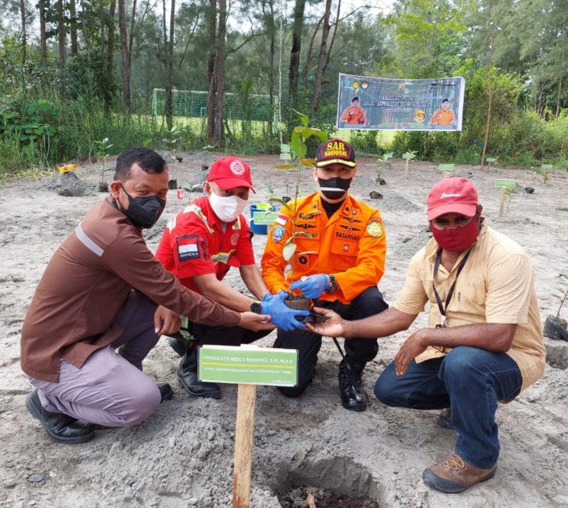 Sambut 50 Tahun Emas Basarnas, SAR Timika Bersama PT Freeport Indonesia Laksanakan Penanaman Pohon 
