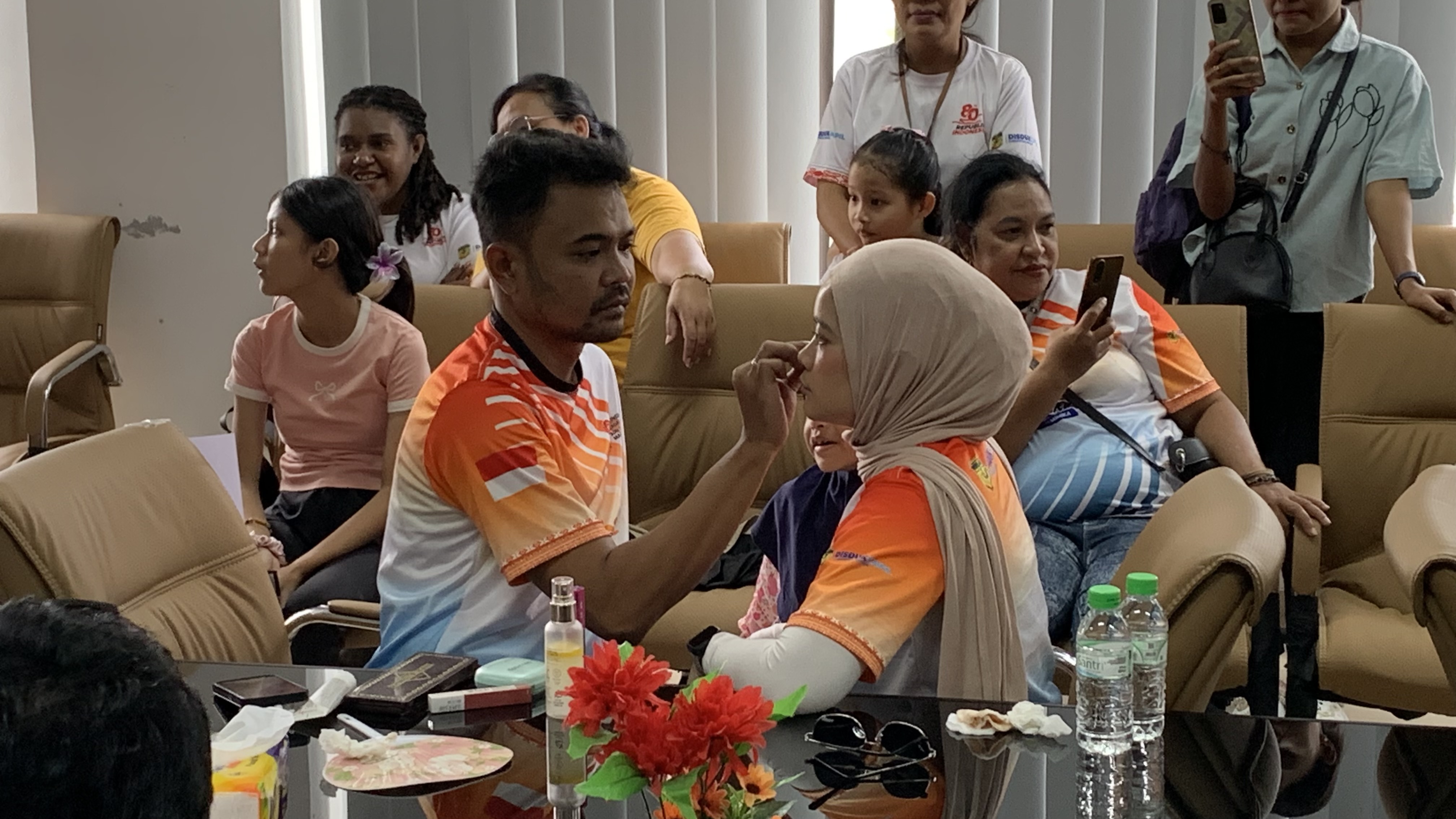 Kemeriahan “Make Up Challenge” Pasutri Disdukcapil Mimika, Songsong Hut ke-81 RI