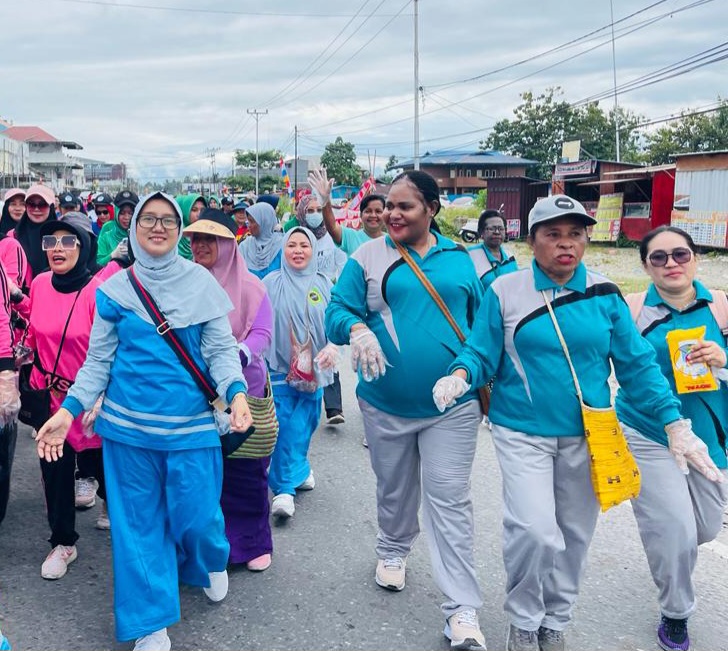 Peringati HUT RI ke-78, GOW Mimika Gelar Bersih Kota dan Senam Bersama