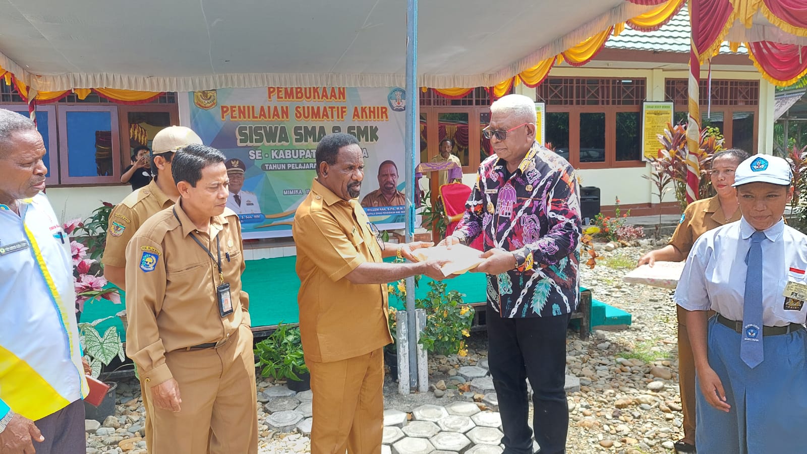 Plt. Bupati JR Resmi Buka Ujian Sekolah SMA/SMK se-Kabupaten Mimika, Disdik Tambah Bidang SMA/SMK di Bawah Pemkab