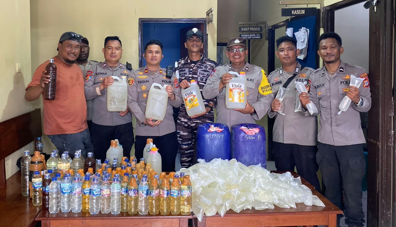 Aparat Gabungan Sita 288 Liter Sopi Tak Bertuan di Pelabuhan Poumako