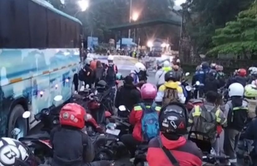 Breakingnews : Aksi Blokade di Check Poin Kuala Kencana Timika