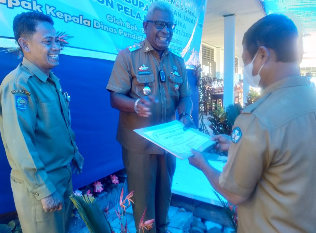 Wabup Rettob Buka Ujian SMA - SMK dan UKK SMK se-Kabupaten Mimika
