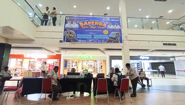 Dekatkan Pelayanan, Bapenda Mimika “Goes To Pajak Keliling” di Diana Mall