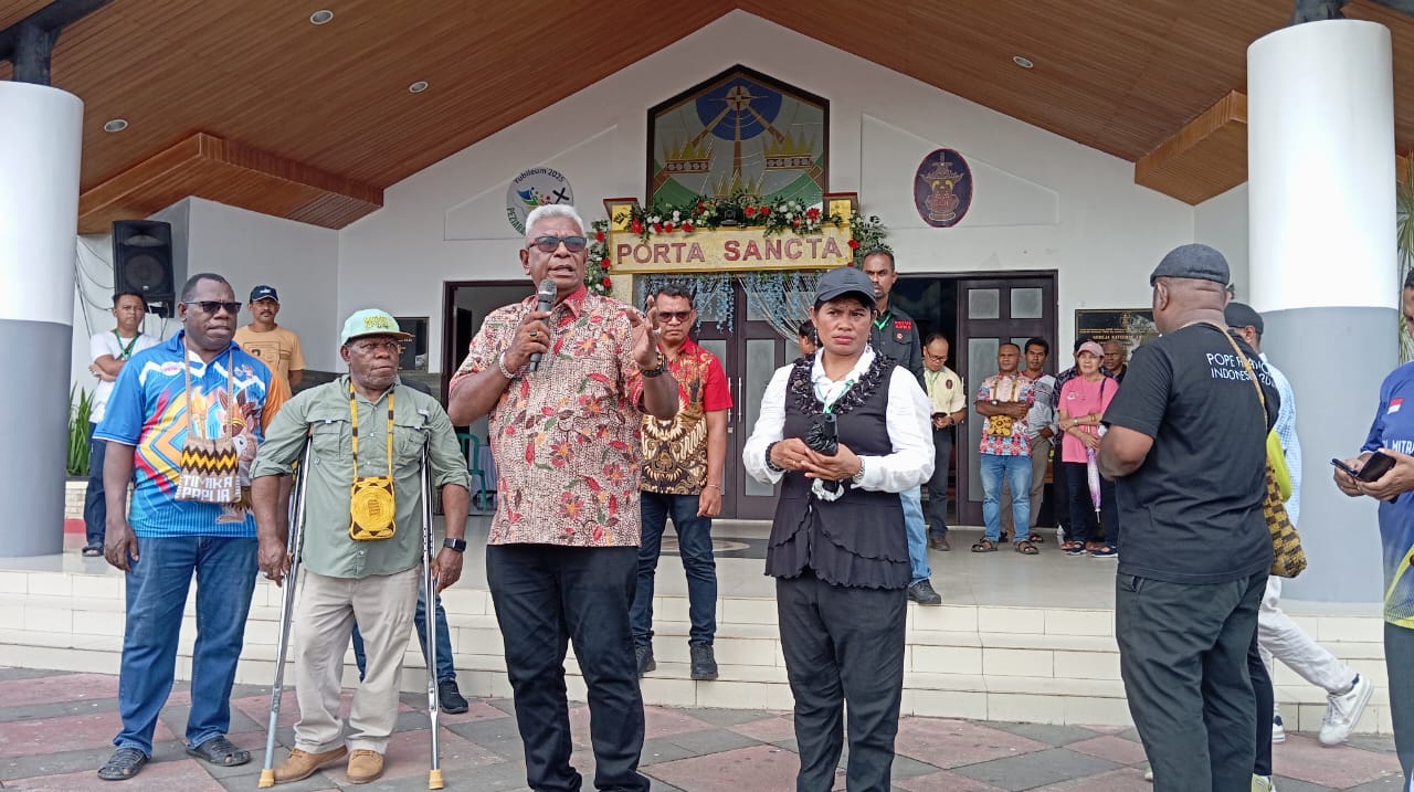 Simulasi Perarakan Uskup Baru Menuju Katedral