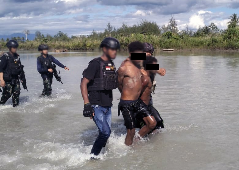 Aparat Gabungan TNI-Polri Berhasil Lumpuhkan 1 KKB Penembak Pesawat Di Yahukimo