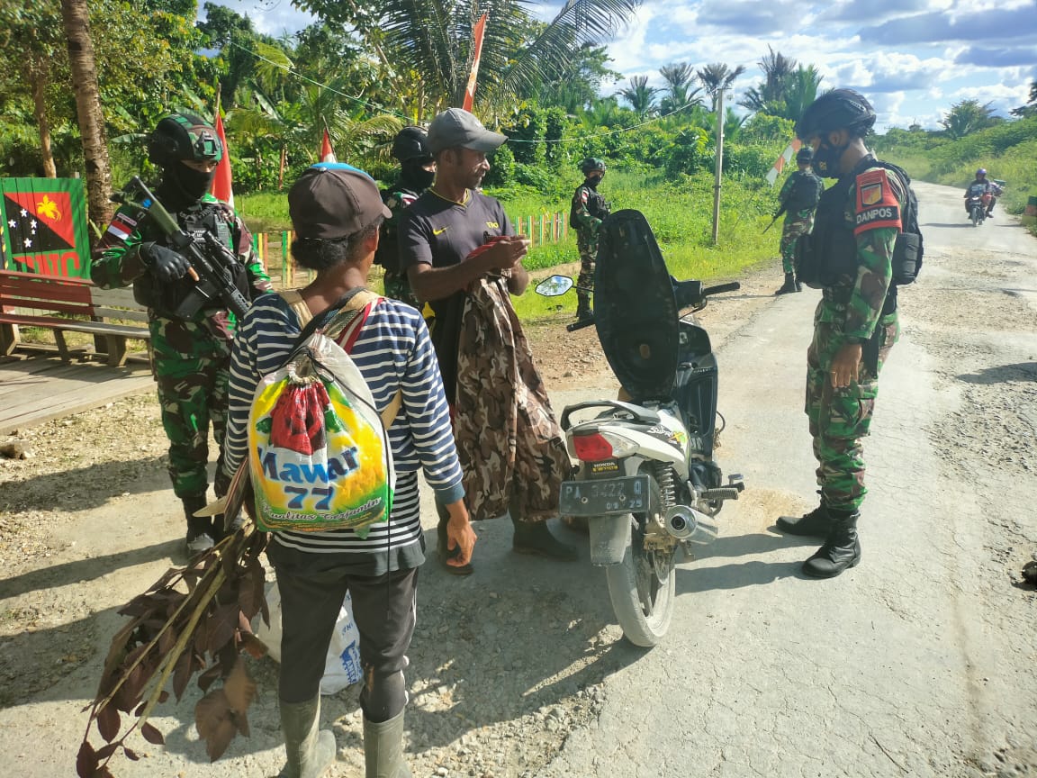 Cegah Penyeludupan Satgas 711/ Raksatama Gelar Razia Di Perbatasan Ri-png 