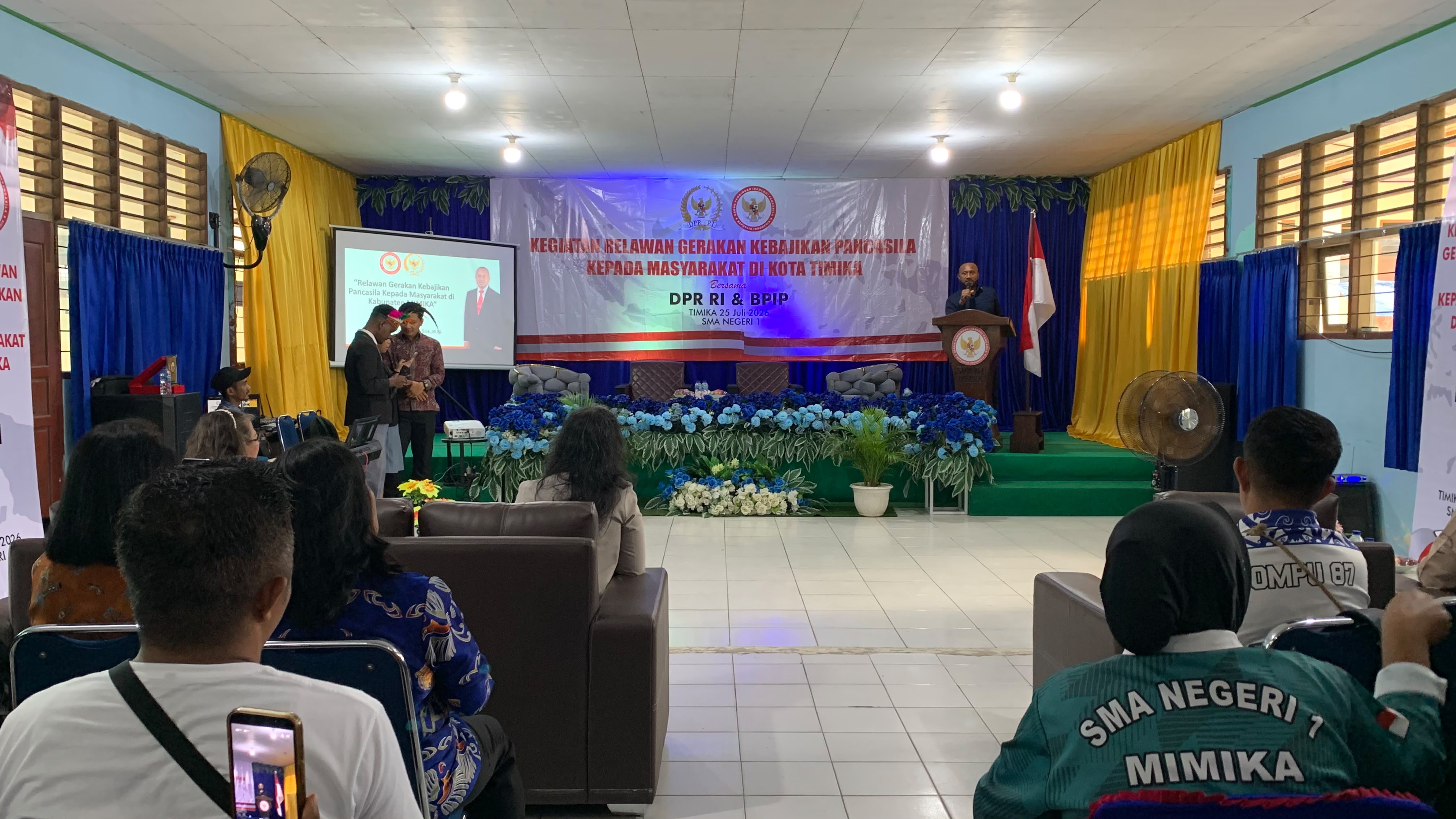 Sosialisasi Bersama BPIP di Smansa Mimika, Yan Mandenas Ajak Pelajar Ubah Pola Pikir Karier