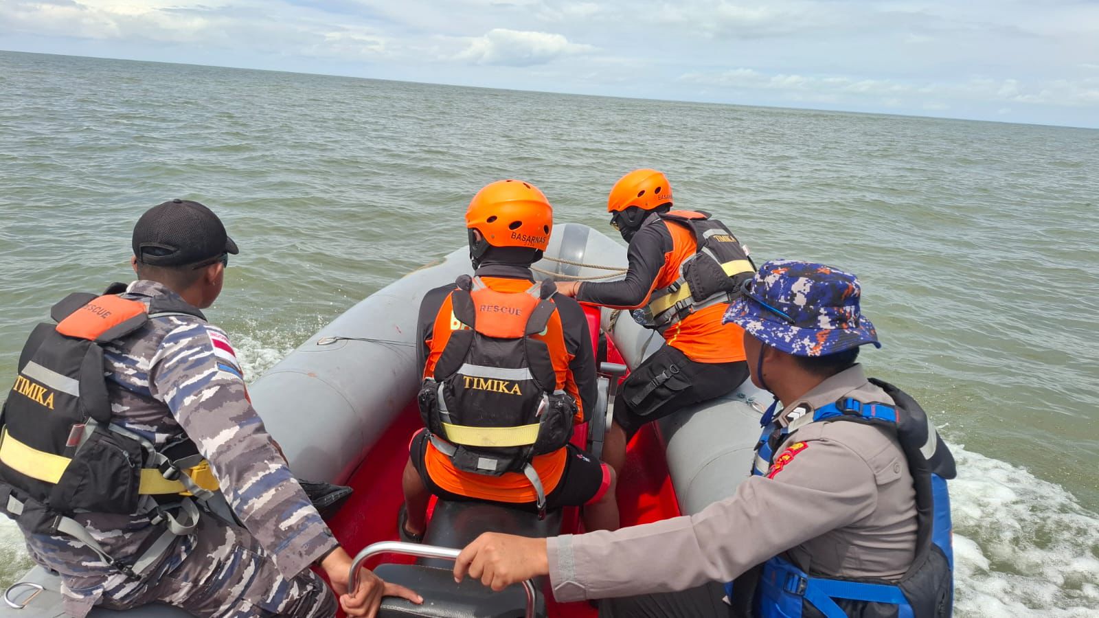 Speed Boat Pengangkut Apel Tujuan Timika - Asmat Hilanv Kontak Telah Ditemukan