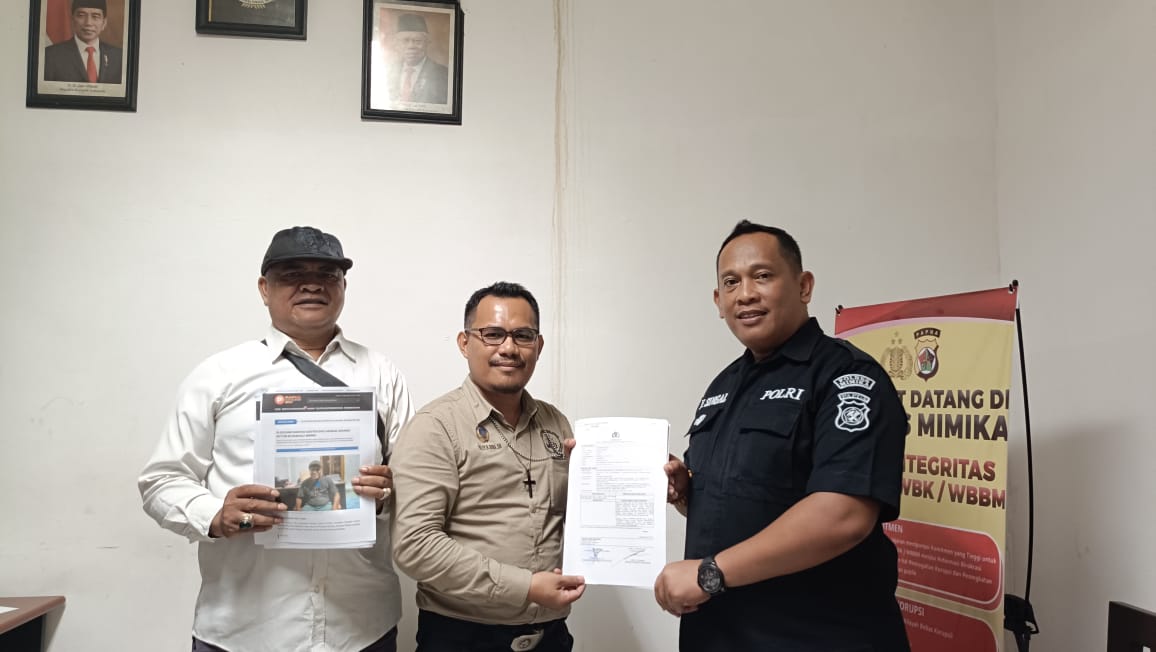 Sengaja Cemarkan Nama Baik John Rettob, Robert Kambu Dilaporkan ke Polres Mimika, Saleh Alhamid : Dia Salah Alamat, Memalukan !