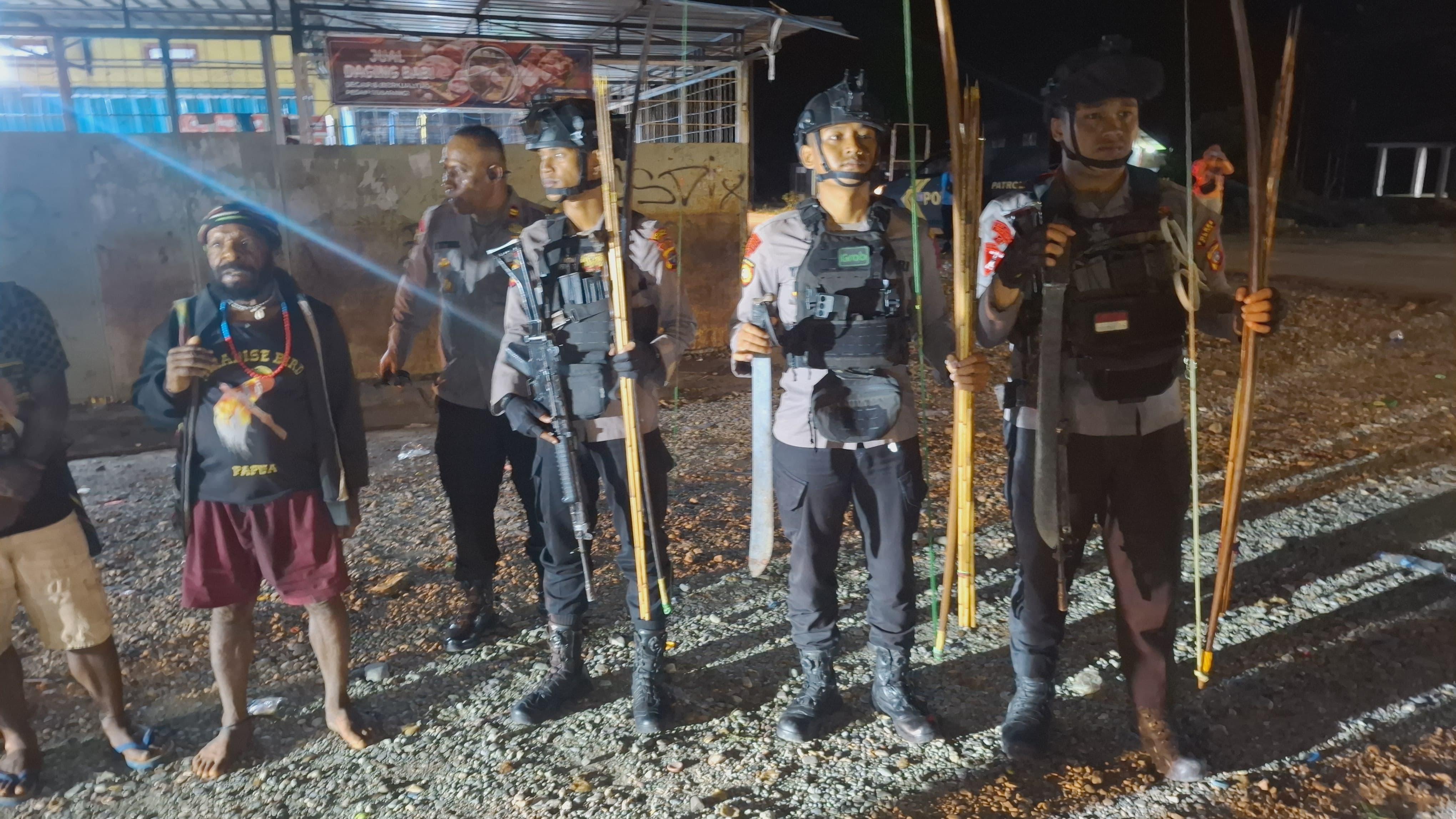 Polres Mimika Razia dan Sita Puluhan Sajam di Kwamki Narama, Ada Senapan Angin