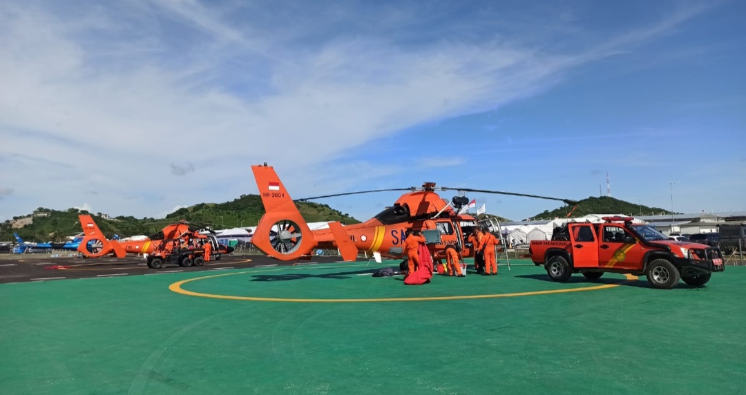 DUA HELIKOPTER BASARNAS TELAH TIBA, SIAP MELAKSANAKAN EVAKUASI UDARA PEMBALAP MOTOGP
