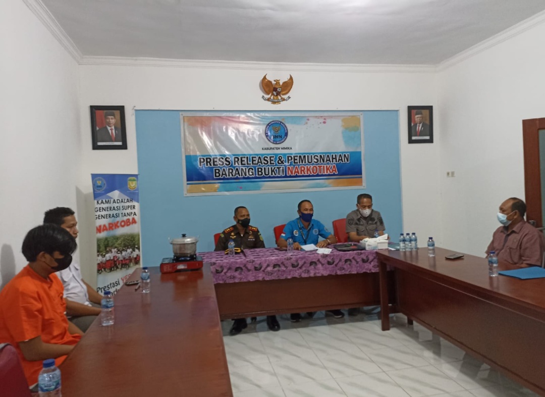 BNNK Mimika Musnahkan Barang Bukti 33 Paket Sabu