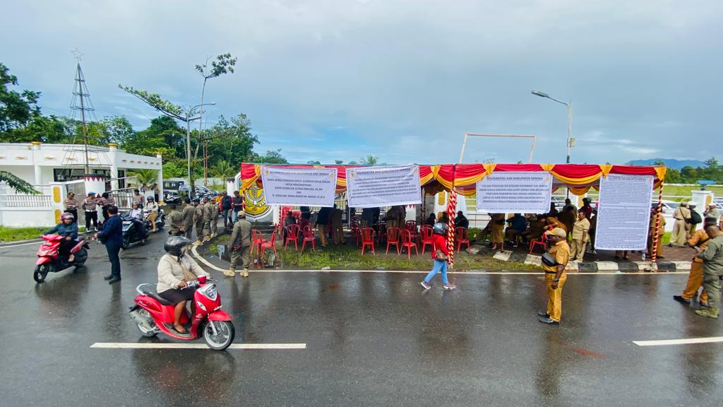 ASN Demo Damai Tuntut Bupati Turun Jabatan