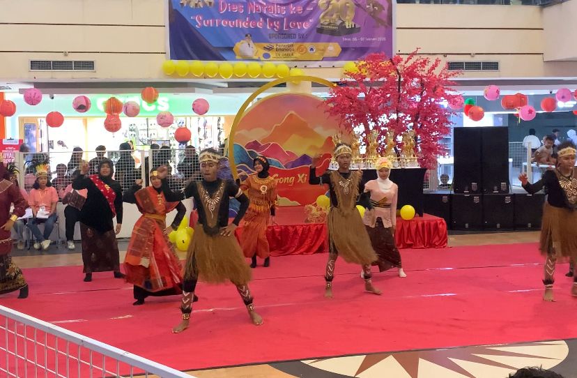 Lomba Tari Antar Sekolah Warnai Semarak Dies Natalis ke-20 Yayasan Katolik Santa Maria