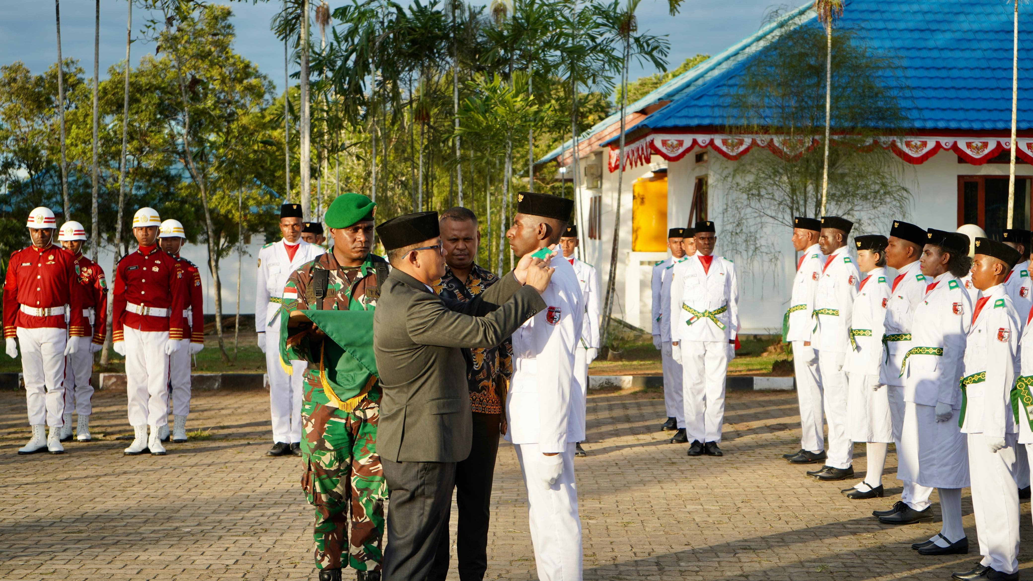 Pj. Bupati Mappi Kukuhkan Anggota Paskibra Dan Pimpin Upacara Taptu Yang Diikuti Pelajar Hingga Masyarakat Mappi