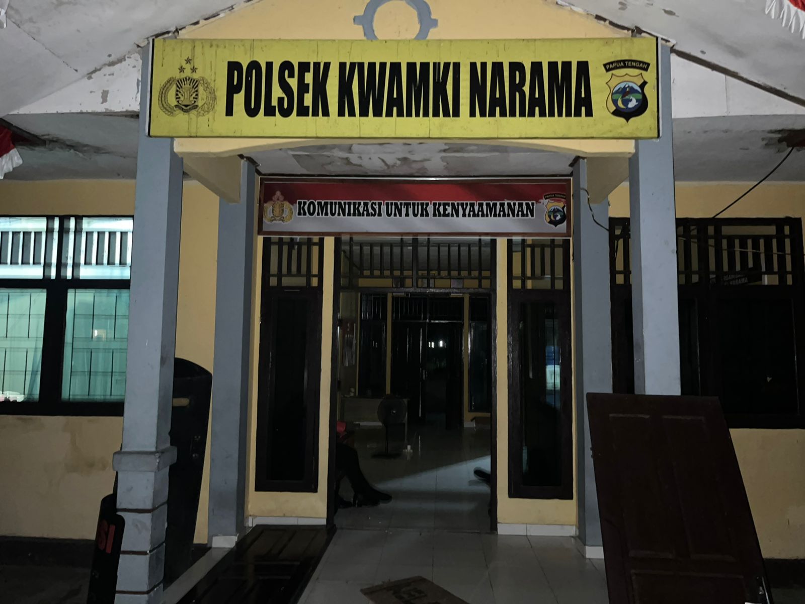 Buntut Penangkapan Pelaku Pembunuhan, Warga Serang Mapolsek Kwamki Narama