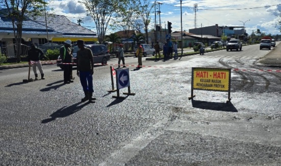 PUPR Fokus Perbaiki Jalan Berlubang di Seputaran Timika