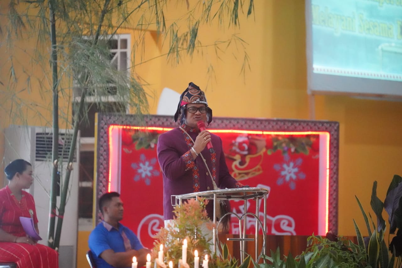 Pj Bupati Mappi Hadiri Natal Bersama Ikt Kabupaten Mappi