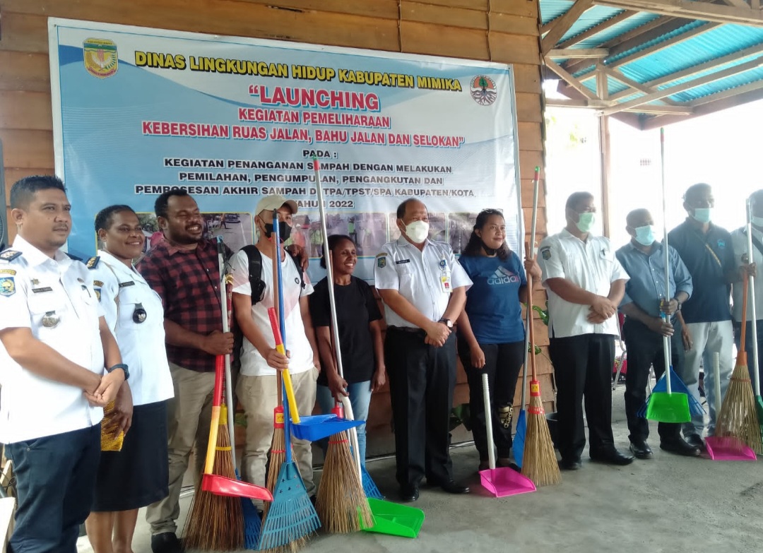 DLH Mimika Launching Kegiatan Pemeliharaan Kebersihan Ruas Jalan dan Selokan