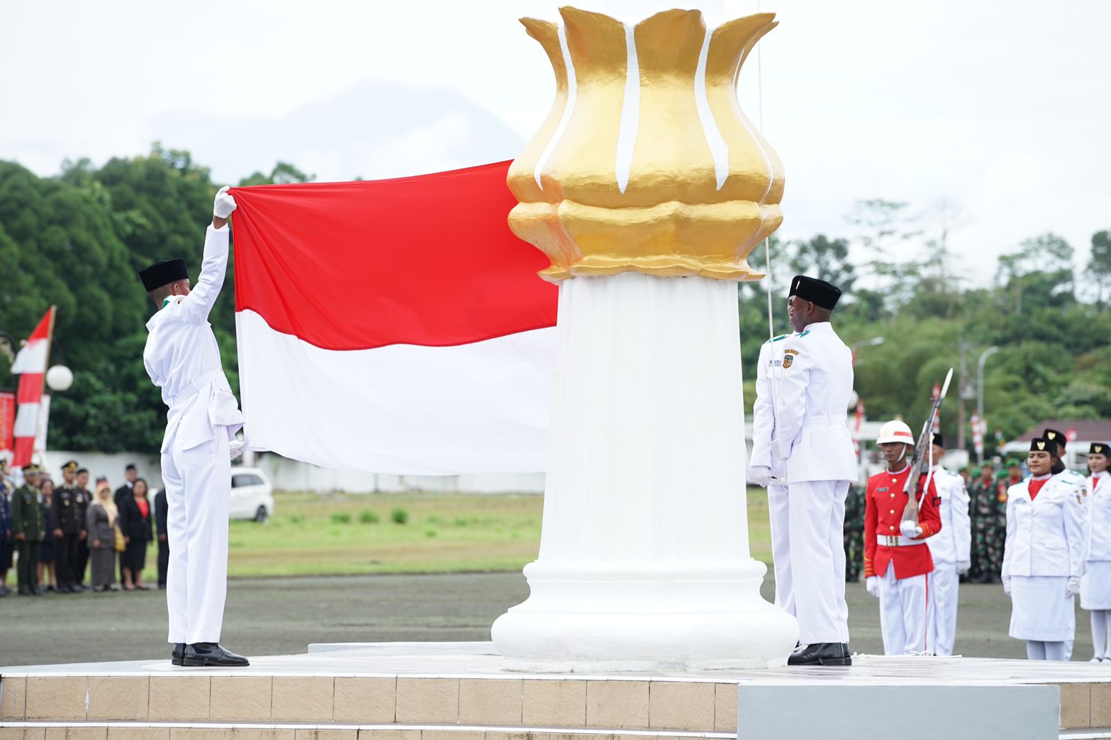 Pj. Bupati Pimpin Upacara Pengibaran Bendera 17 Agustus di Timika