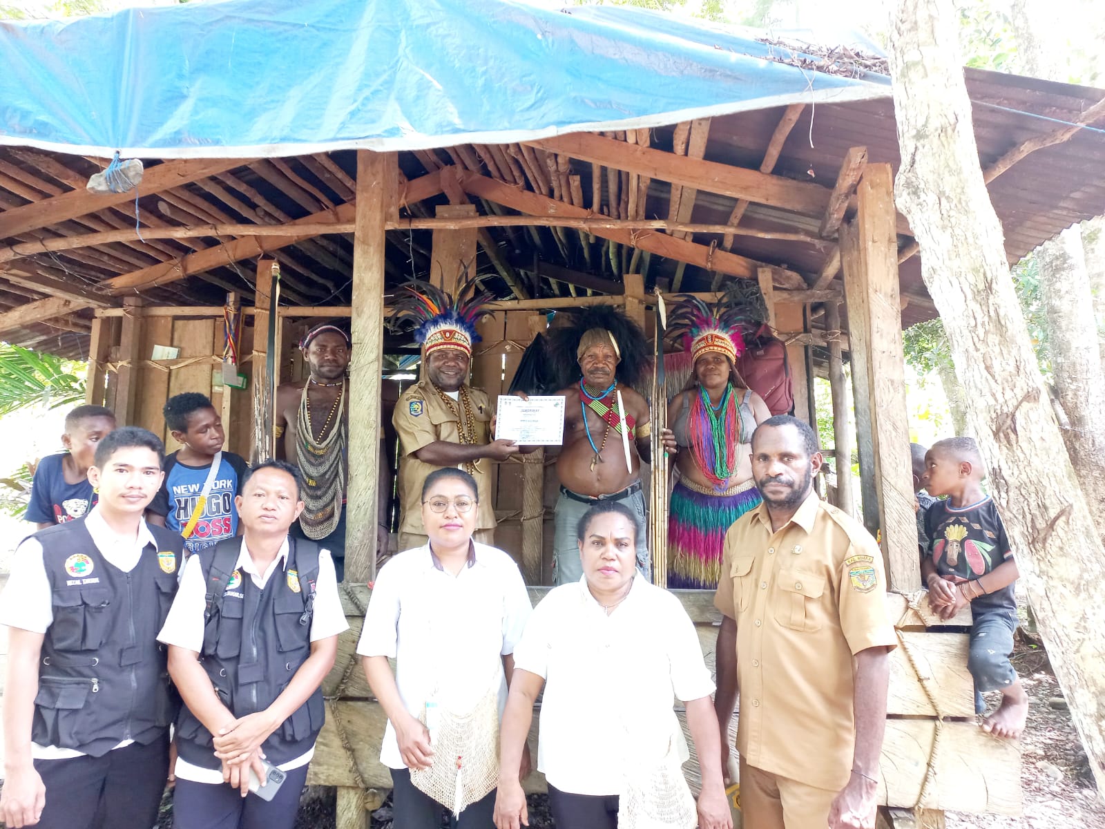  Pemkab Mimika Di Bawah Instruksi Plt. Bupati Jr, Galakkan Program Pembangunan Ekonomi Kerakyatan Koperasi Dan Umkm, Yogi : Ajak Suku Amungme Kamoro Kembangkan Usaha Kreatif
