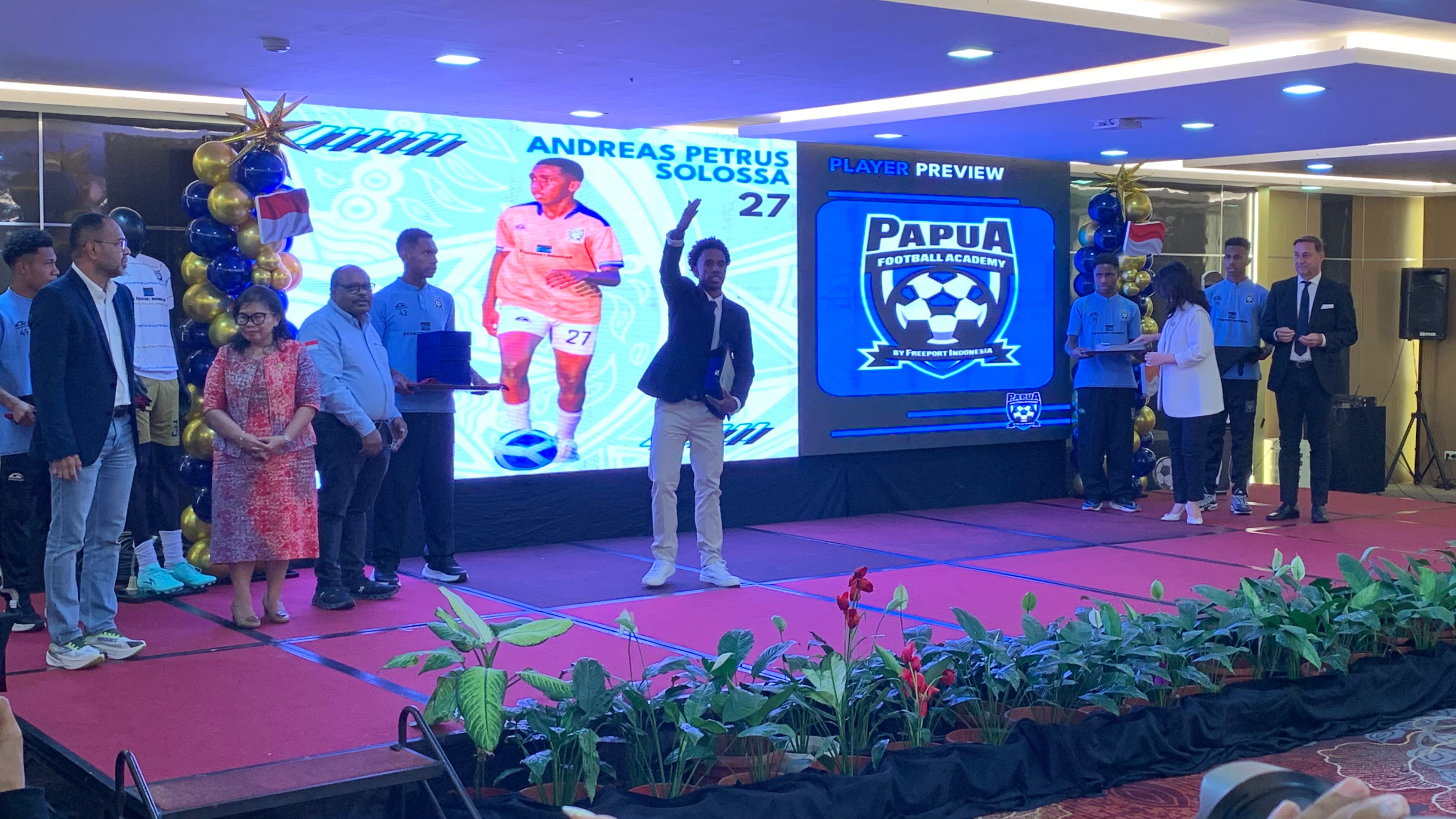 20 Remaja Papua dari Akademi Sepak Bola Binaan PTFI Siap Tembus Pasar Profesional