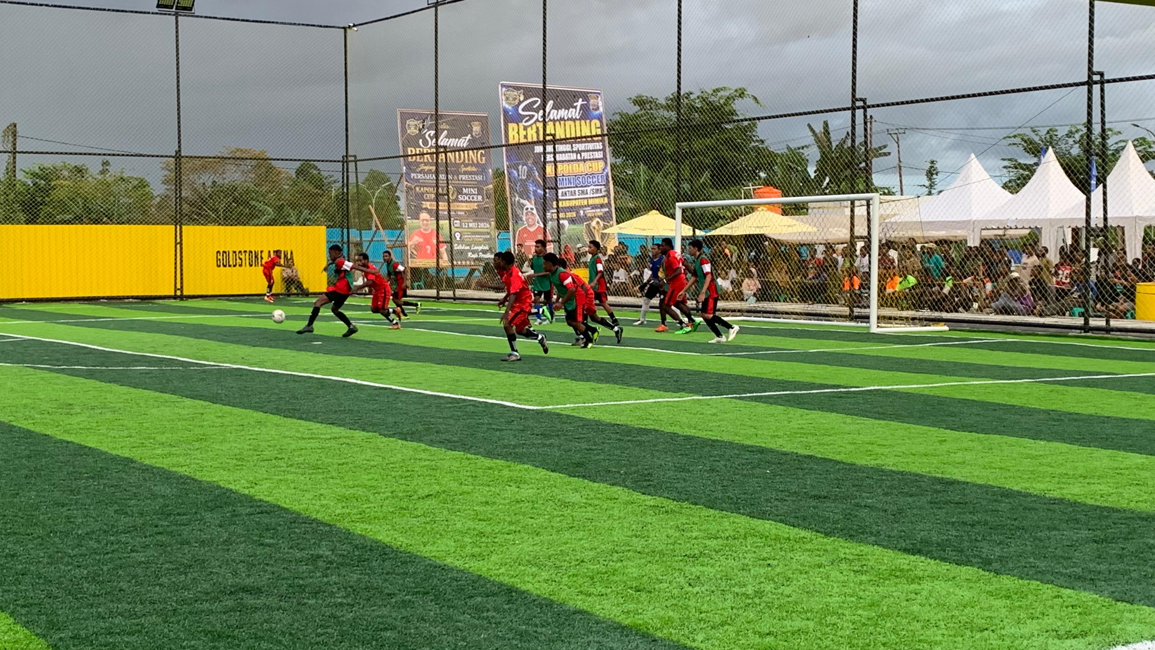 Hujan Gol, SMA Negeri 5 Gulung SMA Advent 4-0
