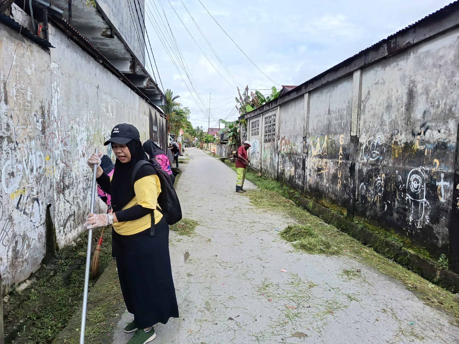 Kelurahan Otomona  Bersih-Bersih Menyongsong HUT RI