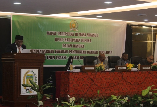  Pj Sekda Petrus Yumte Sampaikan Jawaban Raperda Atas Pandangan Umum Fraksi Dprd Mimika
