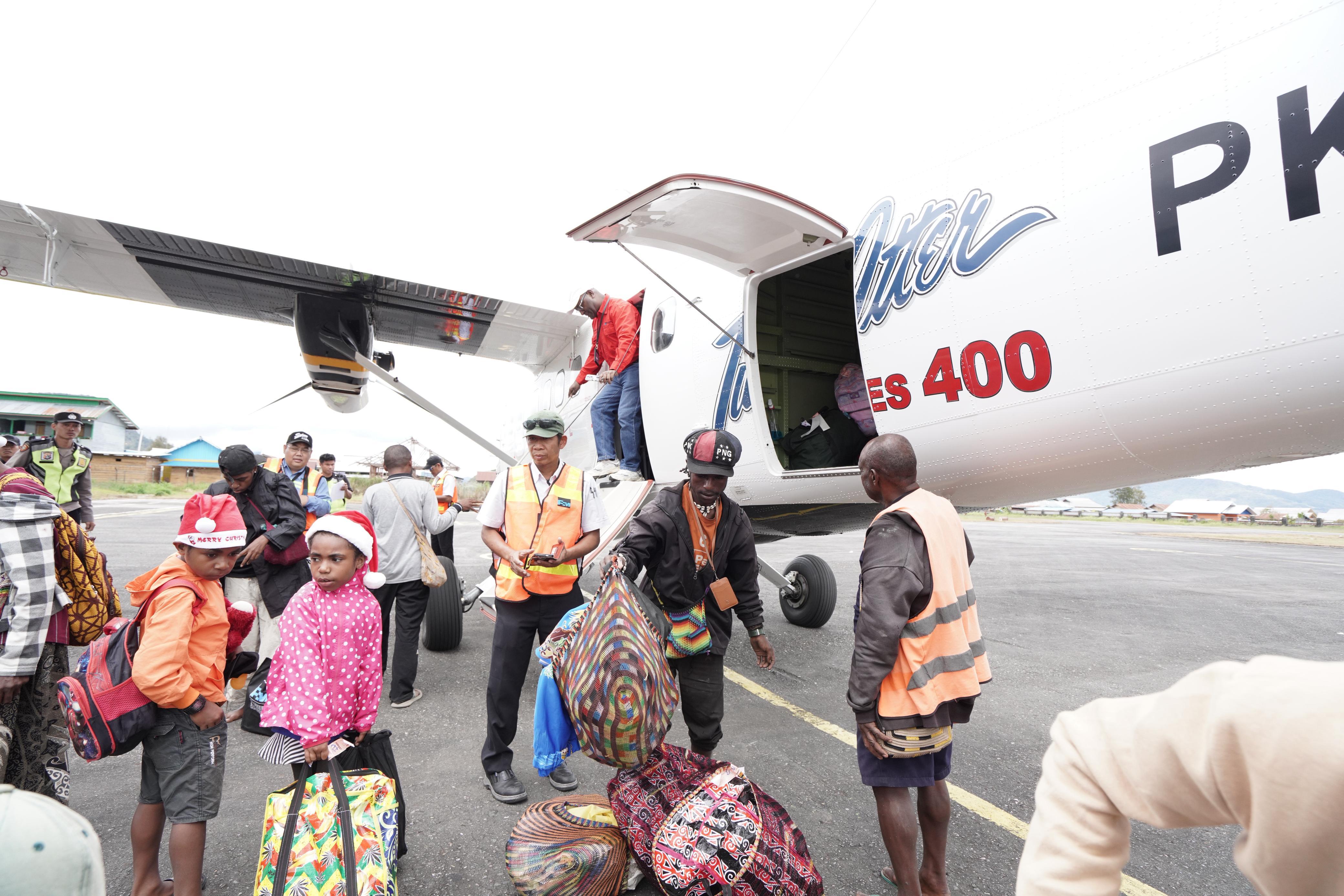 Christmas Flight & Boat Layani Mudik Natal Karyawan PTFI dan Keluarga ke Pedalaman Papua
