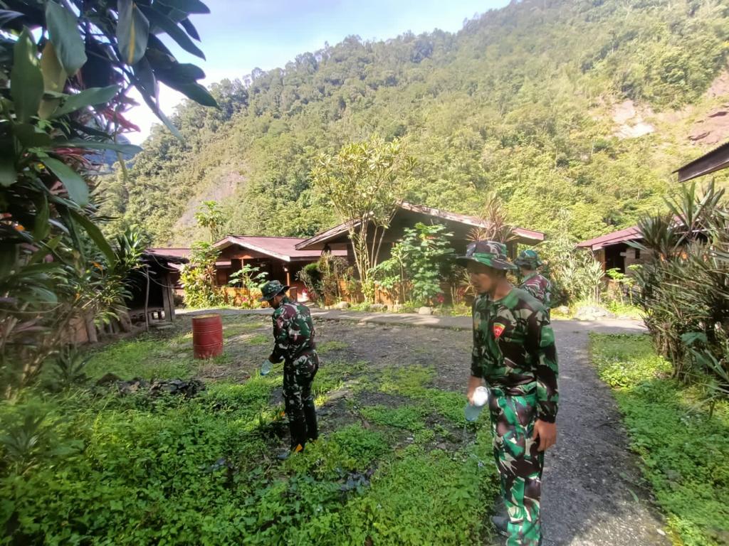 Satgas Yonif R 631/Atg Laksanakan Karya Bhakti Bersama Masyarakat